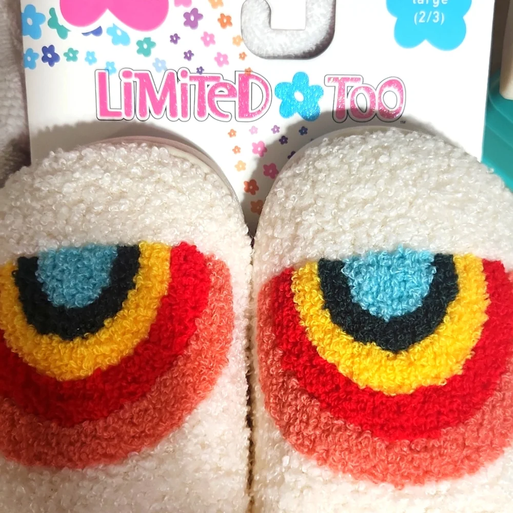 ADORABLE LIMITED TOO. RAINBIW SLIPPERS